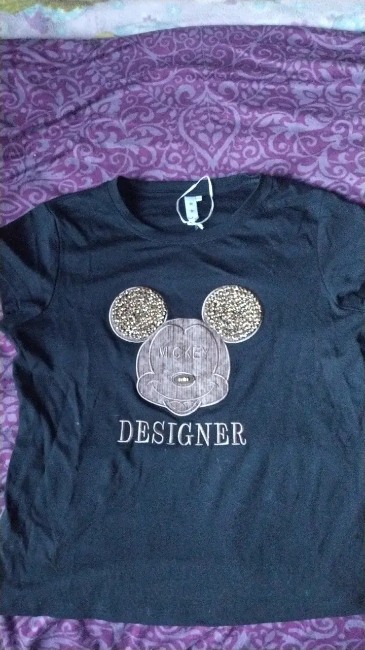 Polera negra con diseño de Mickey - 1