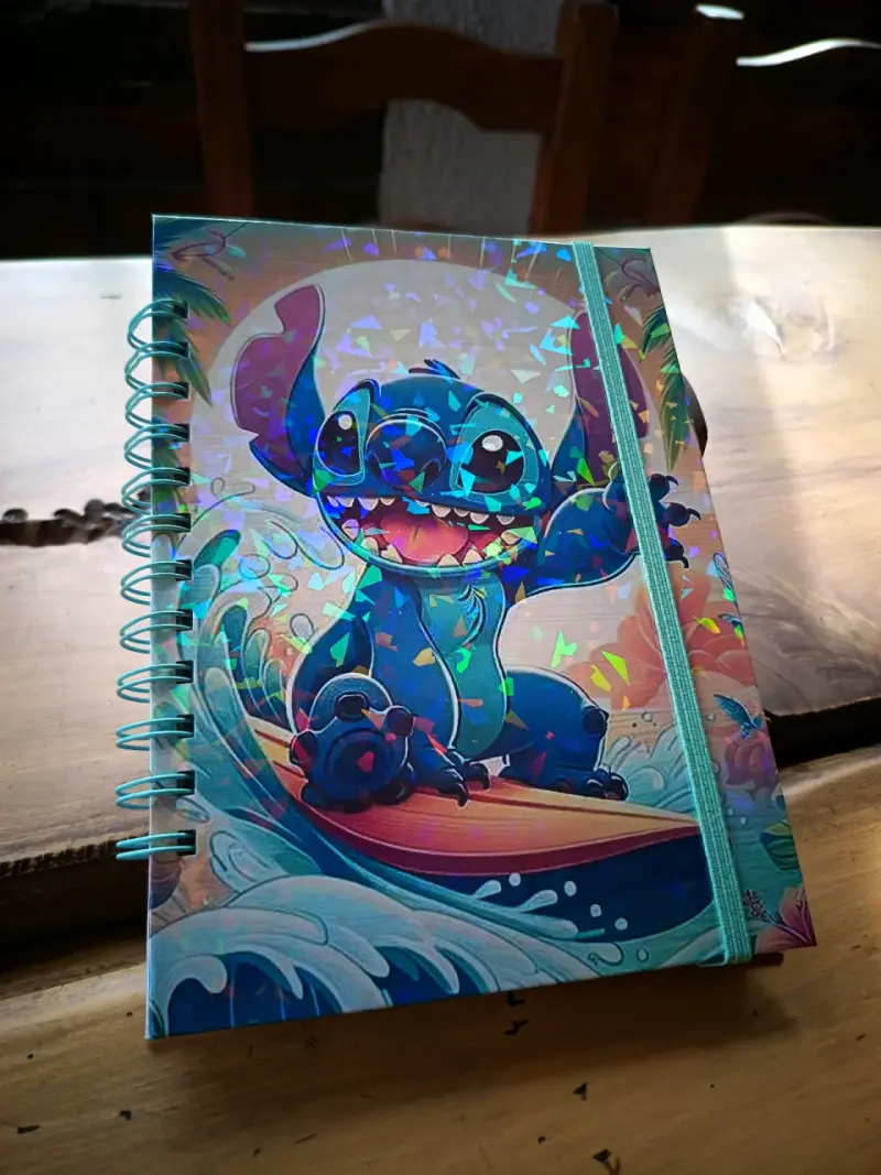 Cuaderno Planificador Diario Stitch con Diseño Holográfico - 1