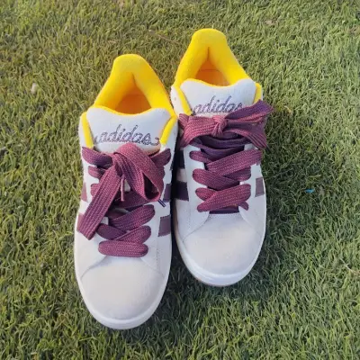 Zapatillas Adidas Campus blancas con detalles cafe - miniatura 1