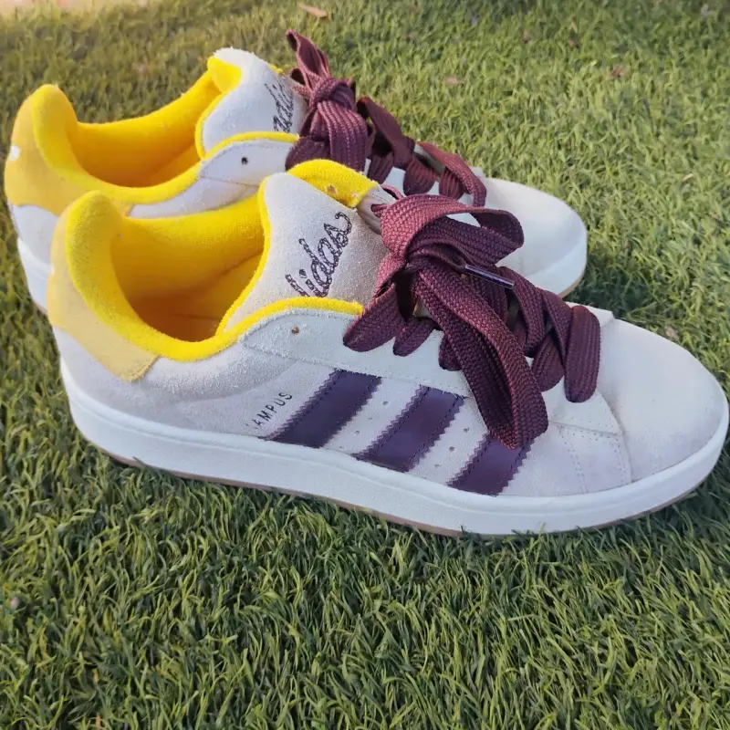 Zapatillas Adidas Campus blancas con detalles cafe - 3