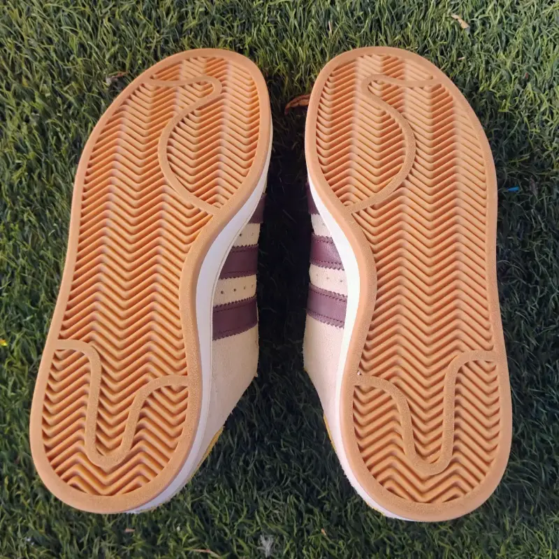 Zapatillas Adidas Campus blancas con detalles cafe - 5