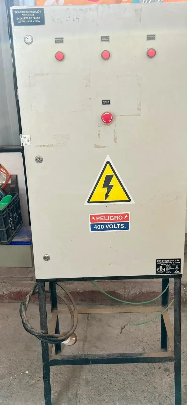 Tablero de distribución eléctrica 400V con interruptores - 2