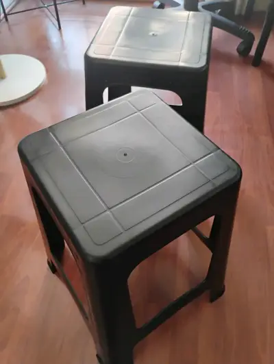 Pisos de plástico negros apilables y resistentes - miniatura 4