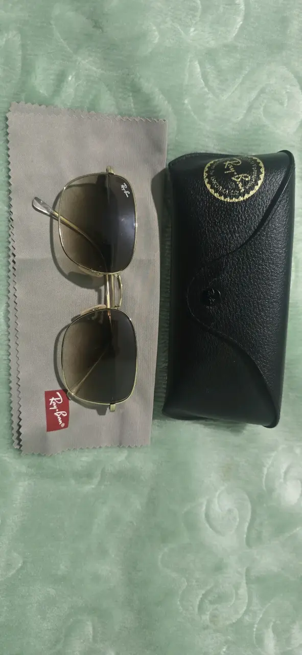Gafas de sol Ray-Ban doradas con estuche - 1
