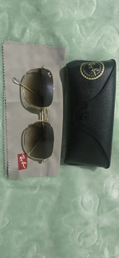 Gafas de sol Ray-Ban doradas con estuche - miniatura 1