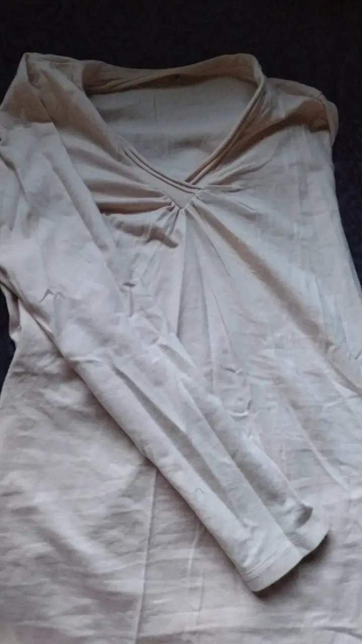 Polera manga larga beige para mujer