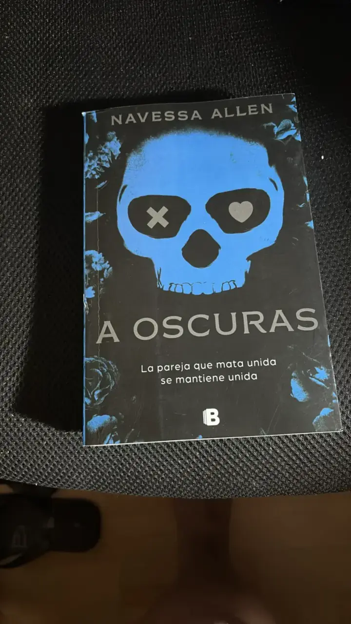 Libro 'A Oscuras' de Navessa Allen - 1