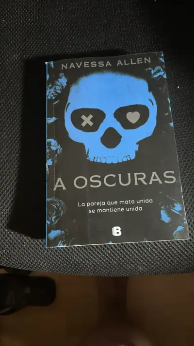 Libro 'A Oscuras' de Navessa Allen - miniatura 1