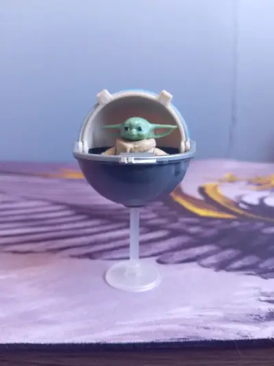 Figura de colección Baby Yoda en cápsula - miniatura 1