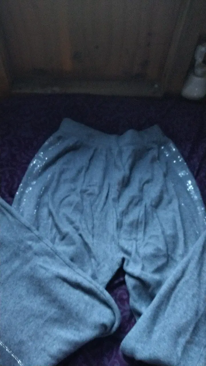 Pantalones de mujer grises con lentejuelas