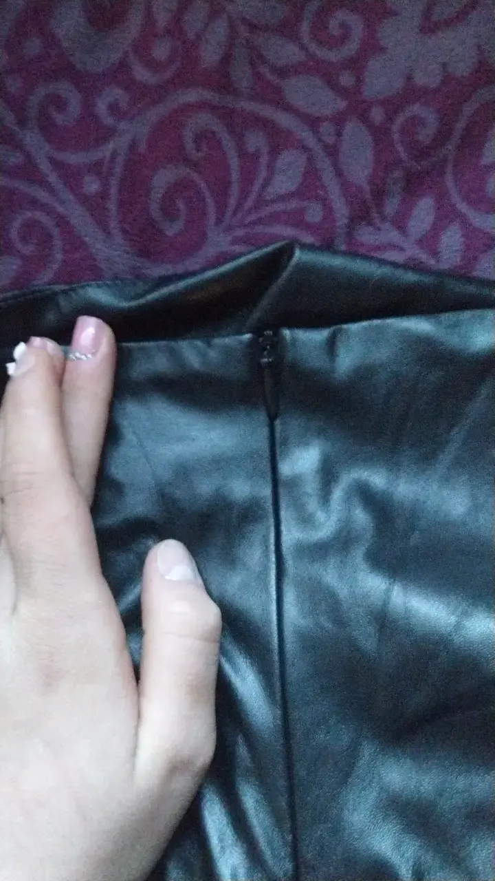 Falda de cuero sintético negra con cierre - 2