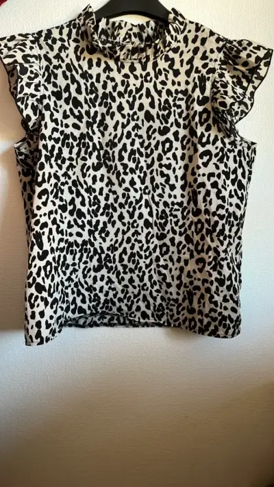 Blusa sin mangas estampado animal print - miniatura 1