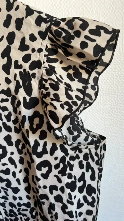 Blusa sin mangas estampado animal print - miniatura 2