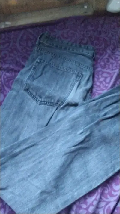 Jeans de mezclilla gris oscuro para mujer - miniatura 1