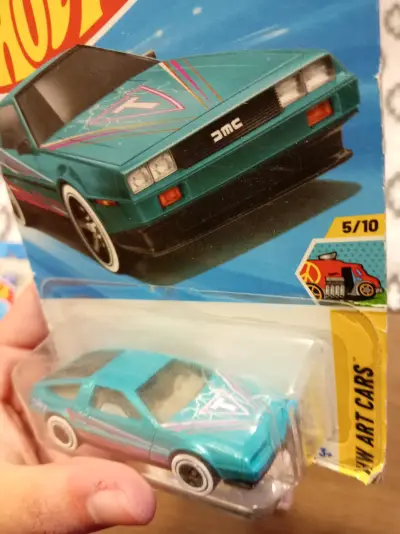 Colección de autos Hot Wheels variados - miniatura 5