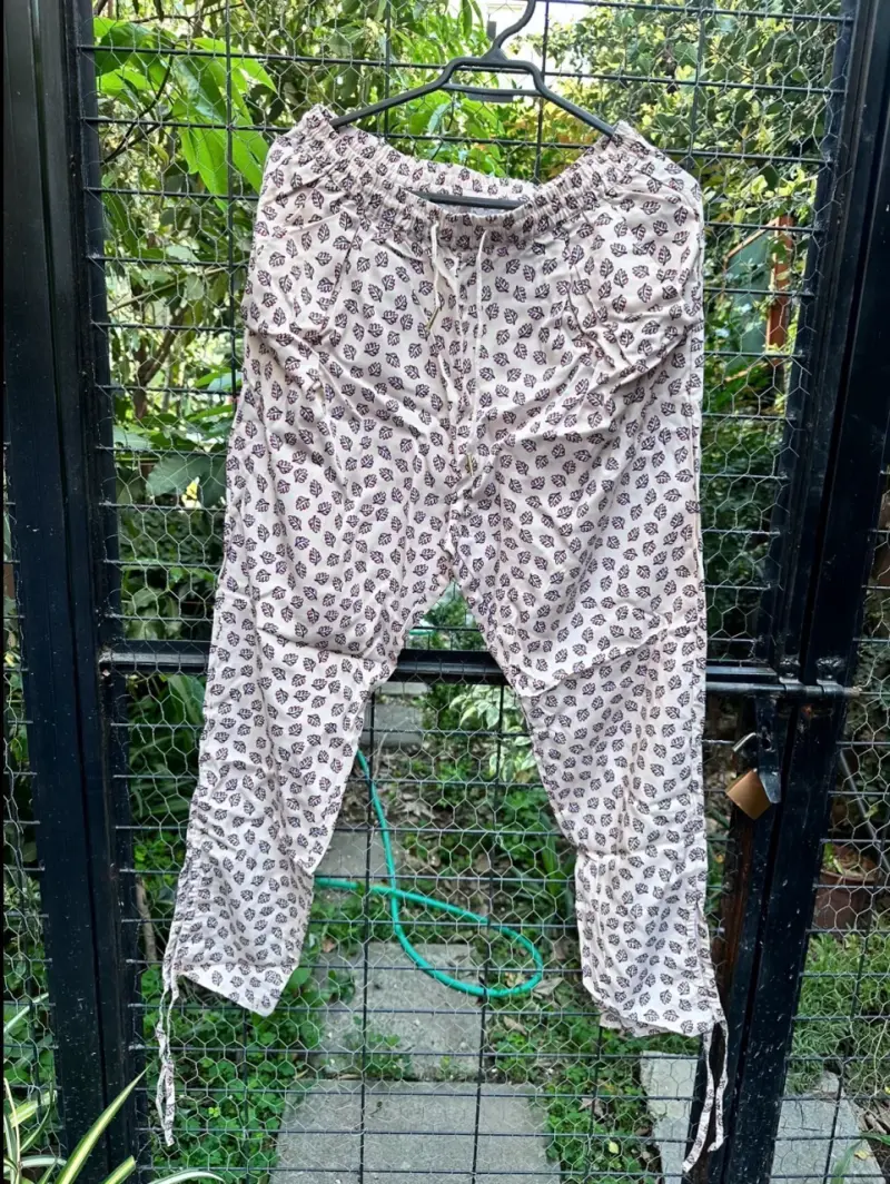 Pantalones Tommy Hilfiger con estampado de hojas - 1