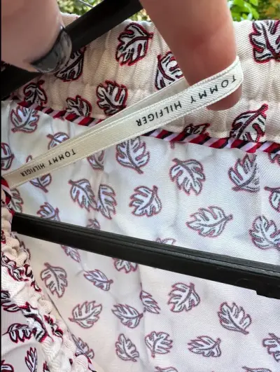 Pantalones Tommy Hilfiger con estampado de hojas - miniatura 2