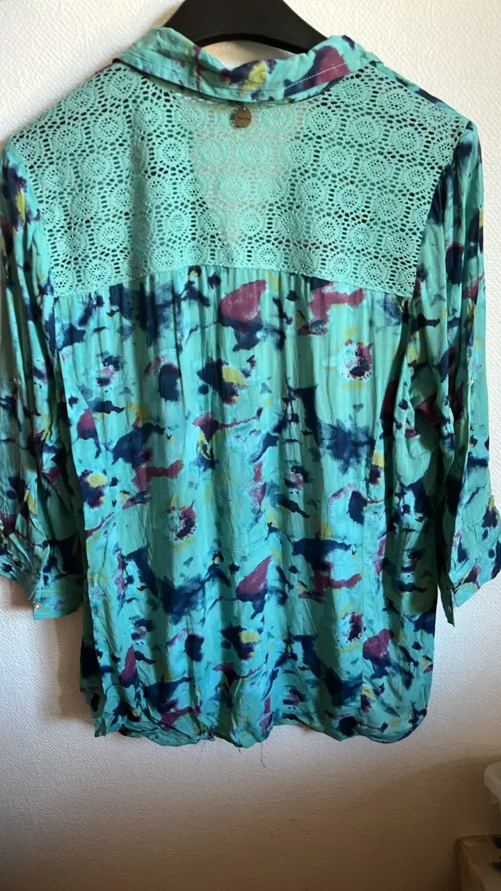 Blusa estampada Regatta con encaje - 3