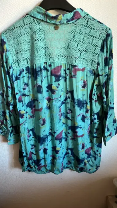 Blusa estampada Regatta con encaje - miniatura 3