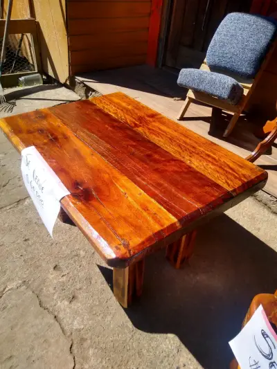 Mesa de madera rústica para sala - miniatura 1