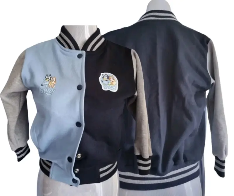 Chaqueta infantil Bluey bicolor con diseño bordado