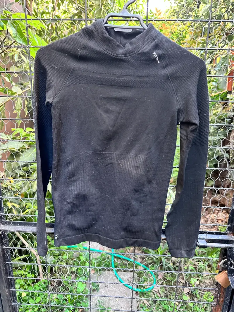 Polera térmica negra de manga larga