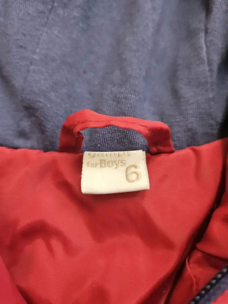 Chaqueta burdeo para niño con capucha - 3