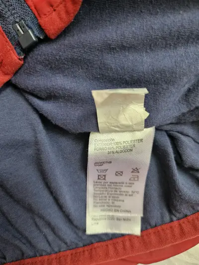 Chaqueta burdeo para niño con capucha - miniatura 4