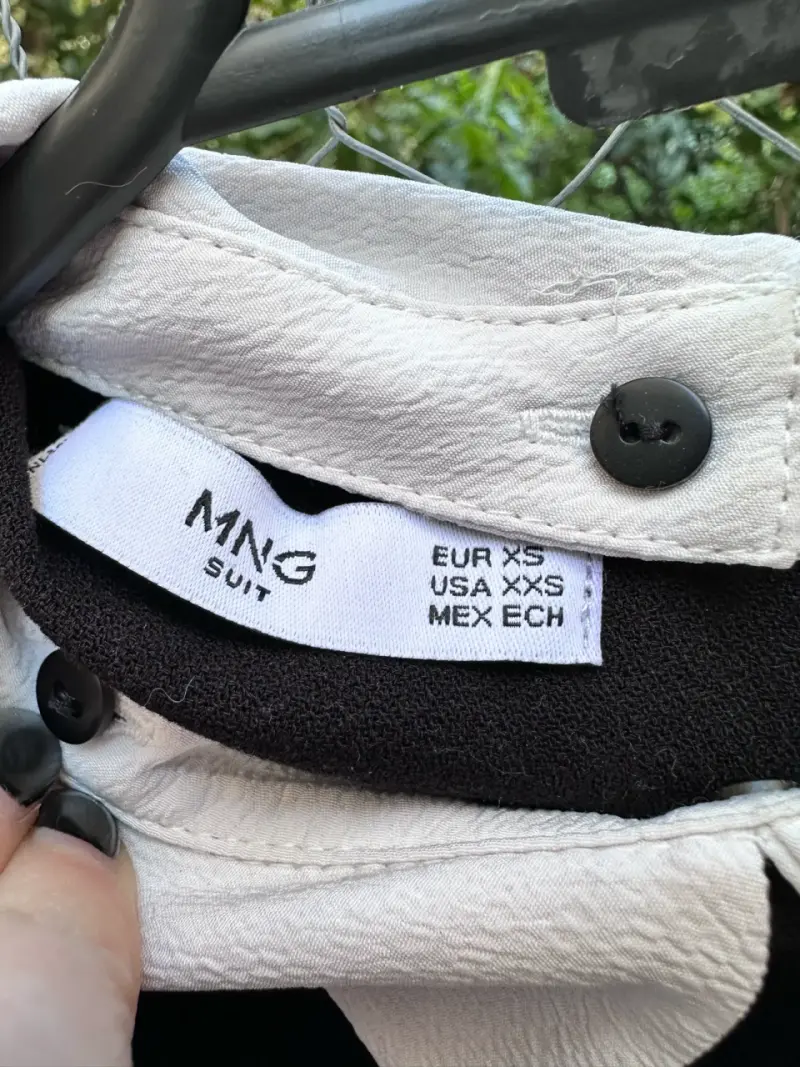 Enterito negro con cuello blanco MNG - 2