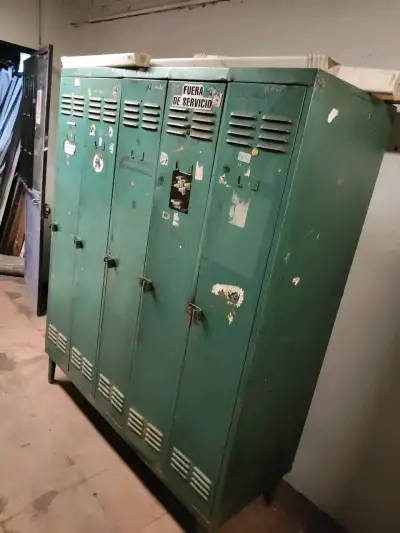 Casillero Metálico Verde de 5 Puertas - miniatura 1