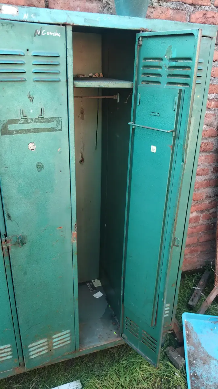 Casillero Metálico Verde de 5 Puertas - 2