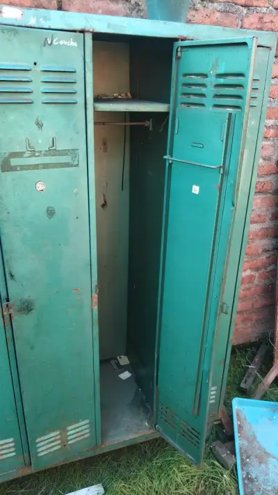Casillero Metálico Verde de 5 Puertas - miniatura 2