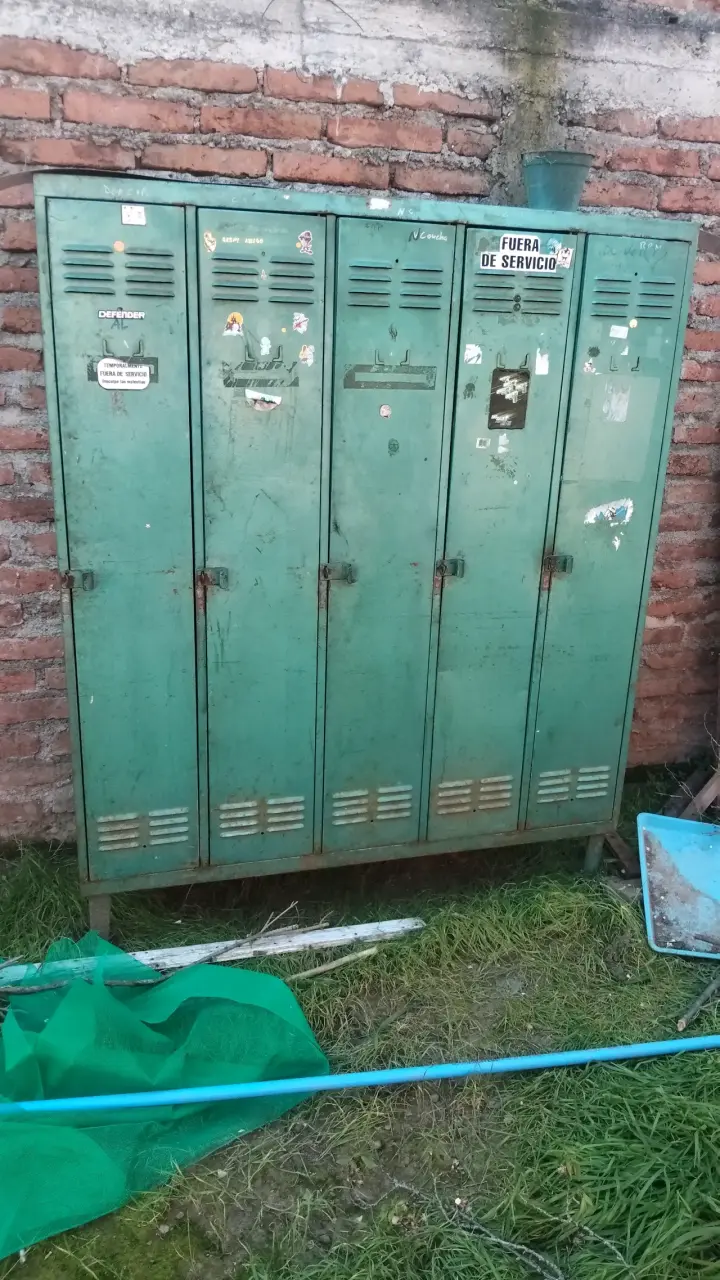 Casillero Metálico Verde de 5 Puertas - 3