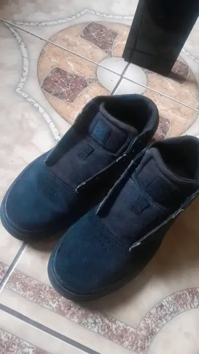 Zapatillas negras DC para hombre - miniatura 3