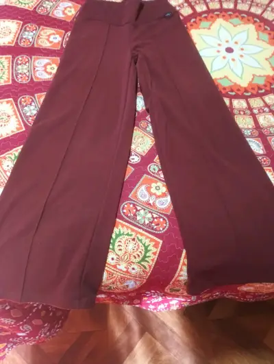 Pantalones de mujer estampado leopardo y color burdeos - miniatura 2