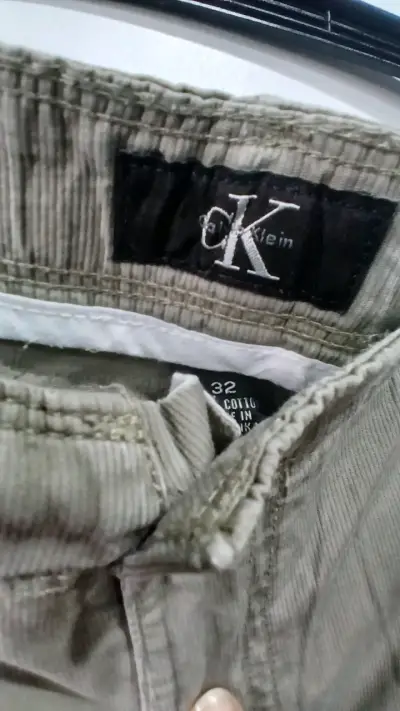 Shorts cargo beige Calvin Klein para hombre - miniatura 3