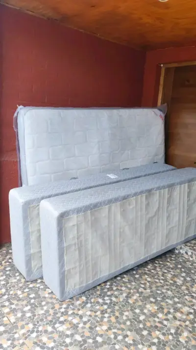 Conjunto de colchón y base cama de dos plazas - miniatura 1