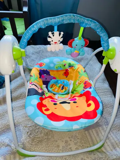 Silla nido mecedora Bebeglo con juguetes colgantes - miniatura 2