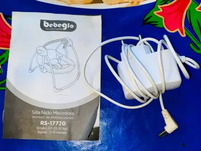 Silla nido mecedora Bebeglo con juguetes colgantes - miniatura 4