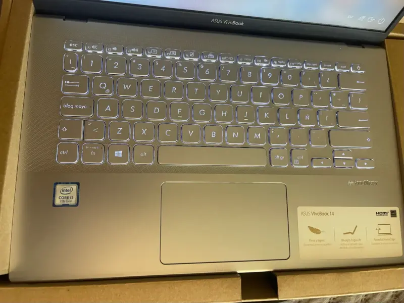 Laptop ASUS VivoBook 14 con Intel Core i3 - 4