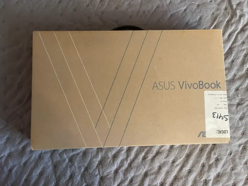 Laptop ASUS VivoBook 14 con Intel Core i3 - 6