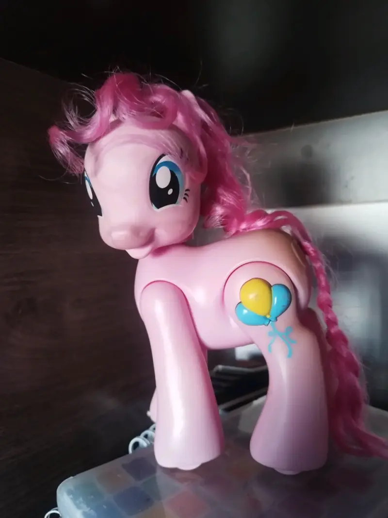Figura de juguete My Little Pony rosa con melena