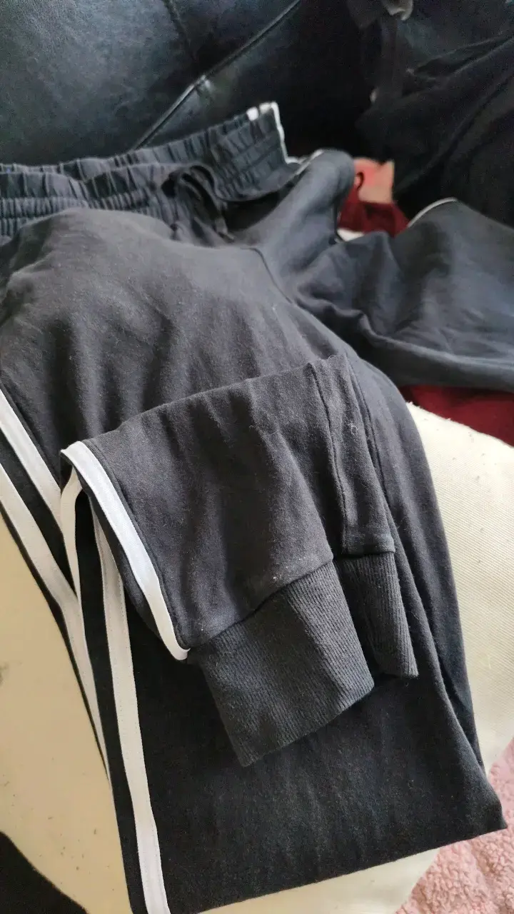 Pantalones deportivos negros Adidas con franjas blancas - 4