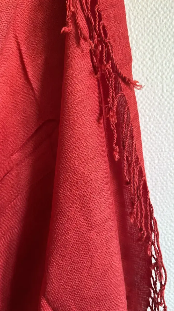 Pashmina/ Chal rojo con flecos elegante - 2