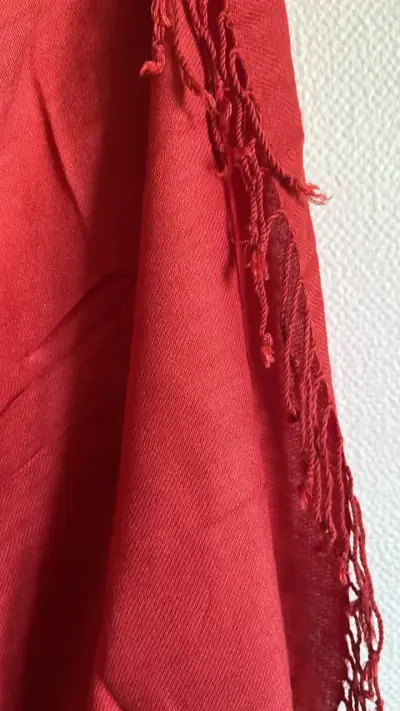 Pashmina/ Chal rojo con flecos elegante - miniatura 2