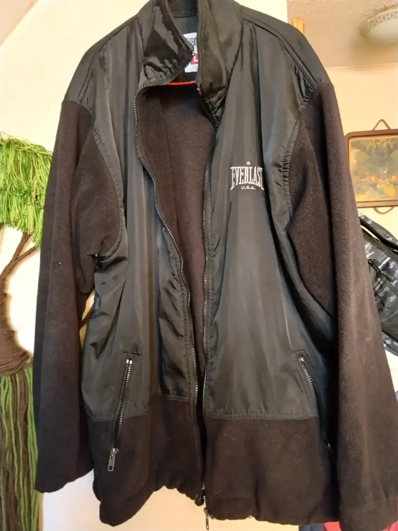 Chaqueta Everlast negra de alto rendimiento - 2