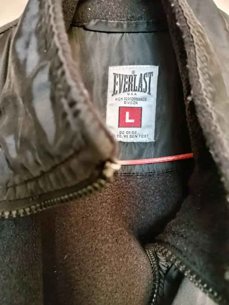 Chaqueta Everlast negra de alto rendimiento - 4