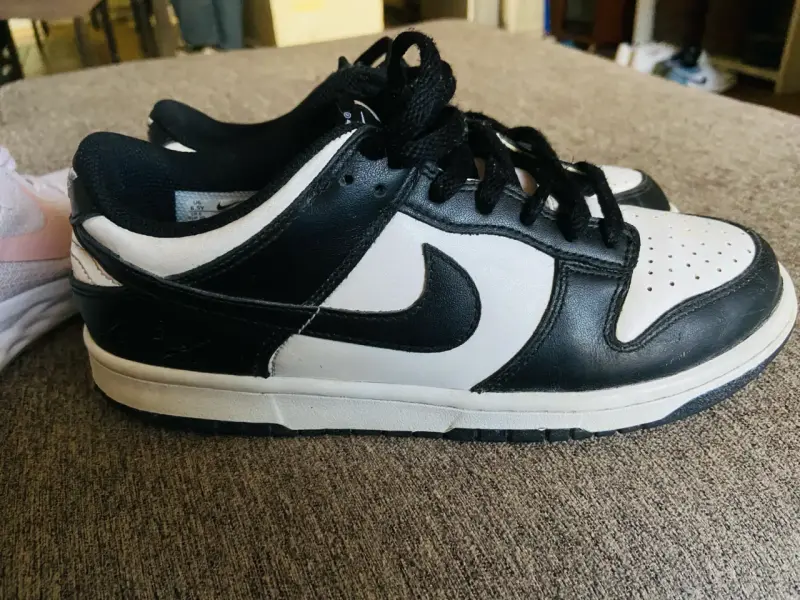 Zapatillas deportivas Nike Dunk Low blanco y negro - 2