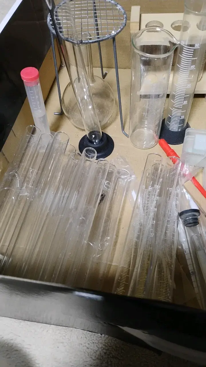 Set de Vidrio para Laboratorio con Tubos y Probetas - 1