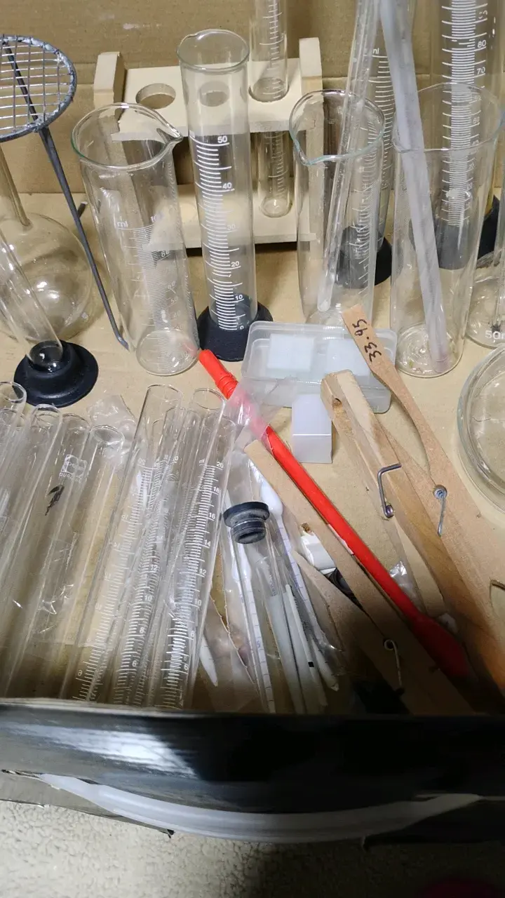 Set de Vidrio para Laboratorio con Tubos y Probetas - 2
